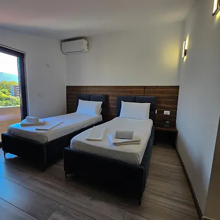 Agron * Τίρανα