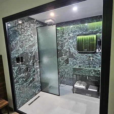 Agron * Τίρανα